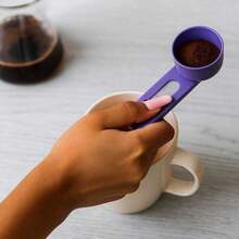 1Pc Creative Sliding Measuring Spoon,Kitchen Essential Tools, Filling & Pouring Funnel For Oil, Wine, And Liquid Decanting, Kitchen Organization, Splatter Proof, Easy Storage For Kitchen Organization