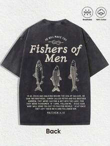 1 PCS Christian "Fishers Of Men" Graphic Tee: Dark Washed Cotton Shirt With "Fishers Of Men" Text, Three Fish Illustrations, Knot Detail, Full Biblical Verse From Matthew 4:19, Retro Distressed Aesthetics. Perfect For Fans Of Christian Faith, Biblical Inspiration, And Vintage Style, Christmas & Halloween & Thanksgiving Day & Valentine's Day & Pride & Father's Day & Easter & Mother's Day & New Year & Spring Festival, Men's Round Neck Printed Short Sleeve Casual Everyday T-Shirt, They Are Excellent Gifts For Friends And Family, 100% Cotton T-Shirts Feature, A Youthful And Fashionable Design, Graphic Tees Men, Graphic Tees Women, Cachorro Feliz, Back To School - 黑色 - 查看 3