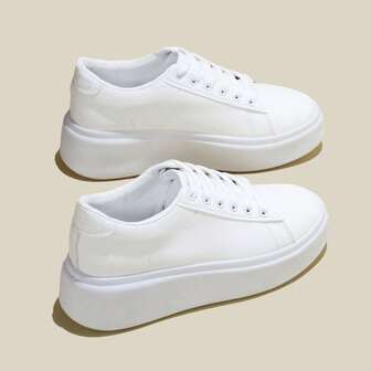 女士休闲白色运动鞋，适合圣诞节、新年，女士纯色厚底鞋，可爱白色低帮鞋，多色舒适时尚运动鞋，增高5厘米，适合娇小女性的优雅鞋子