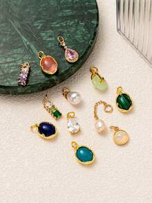 1件时尚精致热销彩色锆石吊坠仿珍珠宝石吊坠，18K电镀金，展现女性优雅魅力。DIY珠宝配饰，项链，手链，钥匙扣，易于搭配，可作为精致吊坠佩戴，适合妻子和母亲自由搭配。