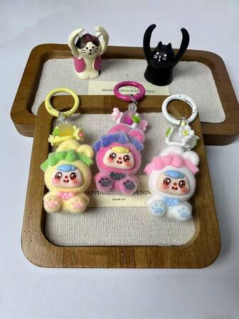 1 Piece/New Bean Bag Chair Sitting Rabbit Cute Pattern Adorable Keychain Pair Bag Hanging Accessory, Cartoon Keychain Silicone Couples Backpack Pendant, Popular Celebrity/Car Key Accessories Party Gift, Friends Car Accessories Packaging Keychain, Cartoon Silicone Keychain, Colorful, Perfect As Christmas Family Gift