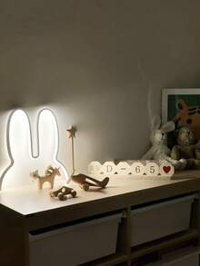 Nordischer Stil süßer Hase-Ohren Nachtlicht, LED Softlicht Schlafzimmer Nachttischlampe, dimmbar per Knopfdruck, verspieltes Design, gemütliche Tischdekoration für Kinderzimmer, Steckdosenlampe, Innenraum Stimmungslicht - 1 Stück