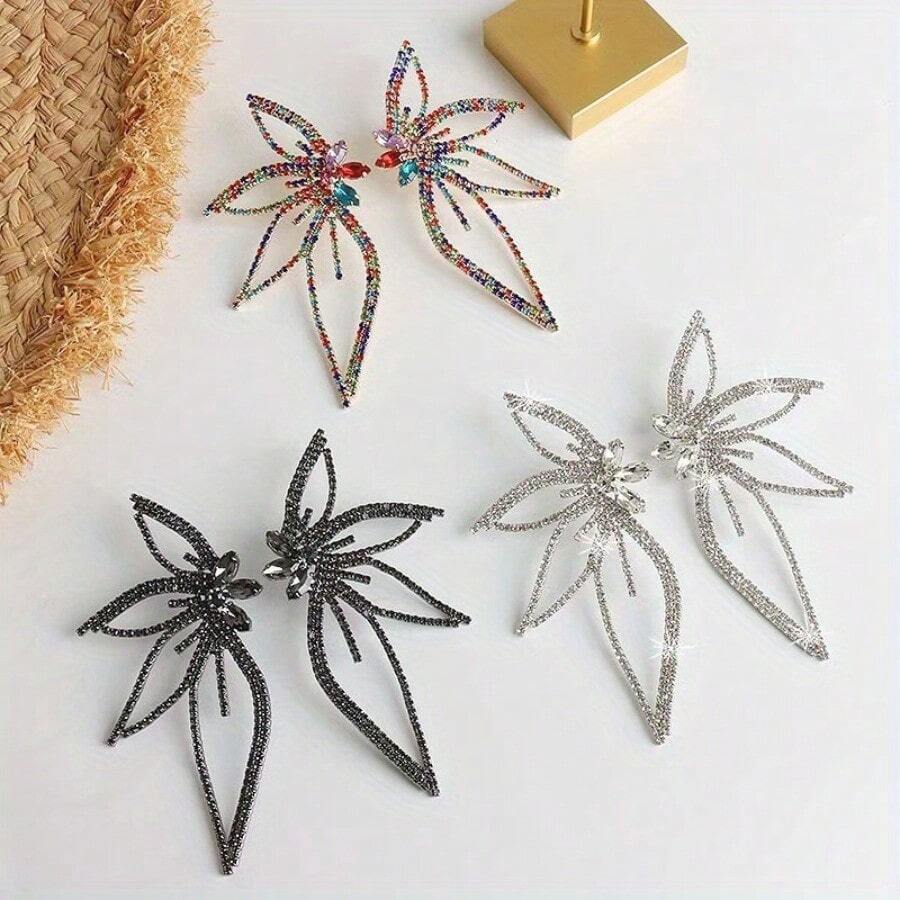 European And American Fashion Exaggerated Full Diamond Blade Flower Stud Earrings Femininity Earrings, Suitable For Daily, Wedding, Party Wear, Suitable For Wives, Daughters, Good Friends As Birthday Gifts, Holiday Gifts - 銀色的 - 查看 1