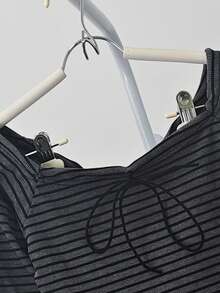 灰色条纹露肩长袖T恤，性感修身短款春季上衣 - 黑色 - 查看 10