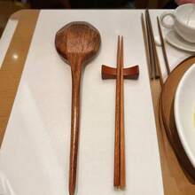 2 piezas Juego de cuchara grande y palillos de madera hechos a mano, cuchara de ramen japonesa, cuchara de olla caliente de mango largo, cucharón de sopa grande universal, utensilios de cocina y hogar reutilizables, vajilla esencial para Halloween, Navidad y otras festividades, juego de comedor duradero