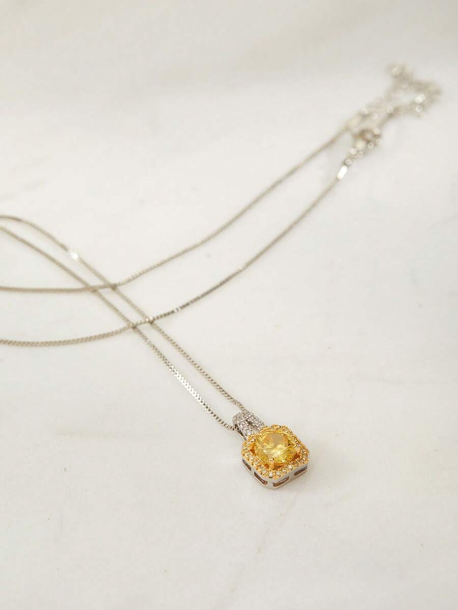 Clariva 1 Stück glamouröse Halskette mit geometrischem Anhänger aus kubischem Zirkonia für Frauen, als Geschenk für Dates, Weihnachten