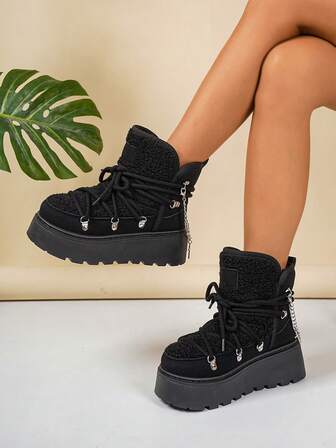 秋冬季厚底雪地靴，交叉系带，厚底，保暖内衬，女士短靴，带链条和毛绒饰边