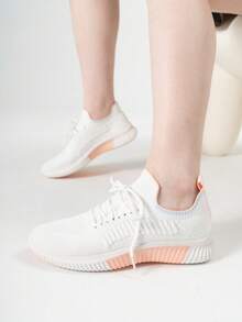 2025 Nuevos zapatos deportivos para mujer, superficie de malla transpirable y ligera para correr en carretera, tenis atléticos cómodos de color beige