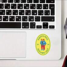 PR Concho 贴纸 - 波多黎各骄傲乙烯基贴纸，饰有鲜艳的旗帜、旗杆和“波多黎各”字样 - 防水、哑光表面、不对称形状，适用于汽车、卡车、笔记本电脑、玻璃/金属表面 - 自粘式文化汽车和家居装饰、波多黎各汽车配件、表面装饰、醒目字母、持久粘合剂、旅行配件 - 彩色 - 查看 4