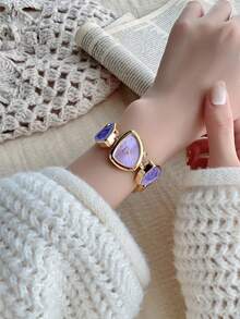 1 chiếc đồng hồ đeo tay nữ bằng hợp kim mạ vàng, kiểu dáng bất đối xứng, mặt số chữ số Ả Rập thời trang, máy quartz, dây đeo có thể điều chỉnh, thích hợp để đeo hàng ngày và làm quà tặng ngày lễ. - Màu tím - Xem 2