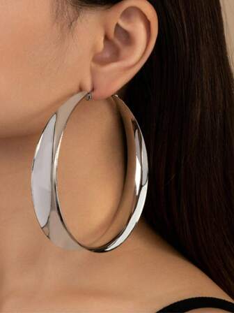 1 st överdimensionerade geometriska ihåliga glänsande ringörhängen, modevisningsstil