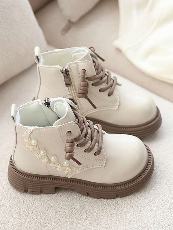 زوج واحد من الأحذية القصيرة للبنات طراز الأميرة موديل خريف/شتاء 2025، بوت بريطانية عصرية متعددة الاستخدامات، بوت جلدية كاجوال، مريحة ومانعة للانزلاق