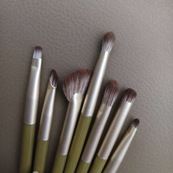 Makeup Brush Set, Avocado Color Series Makeup Brush Seven-Piece Set, Eye Makeup Brush, Shadow Brush, Detail Brush, Contouring Brush, Smudging Brush, Nose Shadow Brush, Suitable For Refining Makeup, Portable, Fresh And Bright, Perfect For Gifting