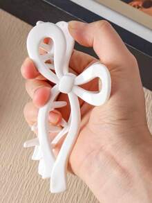 1/4个柔软硅胶蝴蝶发夹，时尚可爱，柔软防滑，经久耐用，适合日常佩戴、颈后装饰、运动、驾驶、圣诞节、节日礼物等各种场合，是女性的理想之选。优雅发夹，蝴蝶发饰。 - 多色#3 - 查看 13