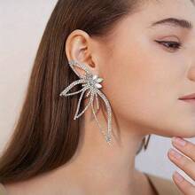 European And American Fashion Exaggerated Full Diamond Blade Flower Stud Earrings Femininity Earrings, Suitable For Daily, Wedding, Party Wear, Suitable For Wives, Daughters, Good Friends As Birthday Gifts, Holiday Gifts - 銀色的 - 查看 2