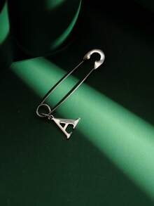 1pc Fashionable Personalized Exaggerated Stainless Steel 26 English Letters A-Z Pendant Earrings, Paired With Stainless Steel Safety Pin Earrings, Suitable For Men And Women For Daily Wear And Parties