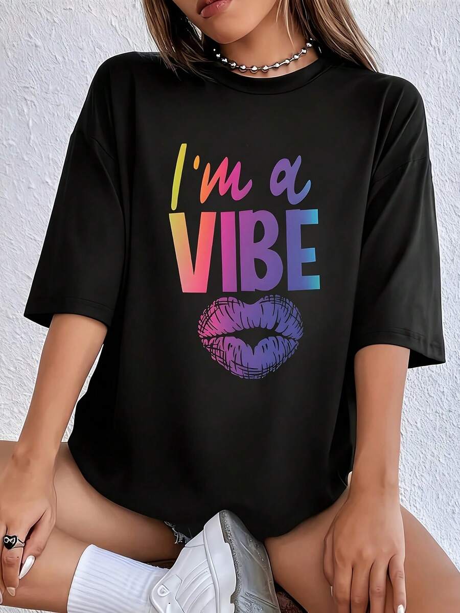Vibrant Lips & Letter Print (2) Women's Plus Size T-Shirt Funny Oversized Graphic Short Sleeve Tee Novelty Shirt Casual Crew Neck Top - 黑色 - 查看 1