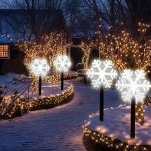 1 Confezione 4 LED Renne, Campanelle, Fiocchi di Neve, Pentagramma Luci da Percorso Natalizie Impermeabili Alimentate a Energia Solare Lampada da Paesaggio Adatta per Casa, Giardino, Patio, Passaggio, Vialetto, Prato, Decorazione Natalizia per Feste all'Aperto