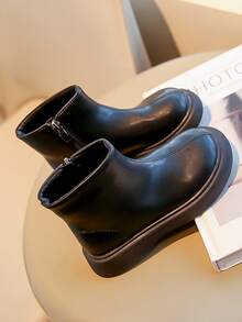 These Ankle Boots Are Simple Yet Refined. The Upper Is Made Of Glossy Leather Material With A Great Feel. The Side Zipper Design Makes Them Easy To Put On And Take Off, Suitable For Wearing In The Autumn And Winter Seasons. "Children's Boots" "Snow Boots"