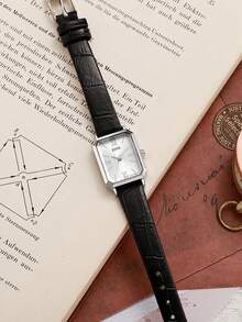 1 pieza Reloj de cuarzo con esfera de números romanos cuadrada, correa de cuero, adecuado para regalo de cumpleaños, aniversario, Halloween, promoción de fin de año para adolescentes/estudiantes - Negro - Ver 2