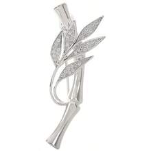 1 Stück hochwertige Bambus-Segment-Brosche für Frauen, elegantes Frühlings- und Sommer-Schal-Pin-Design, Cardigan-Blumen-Pin gegen Entblößung.