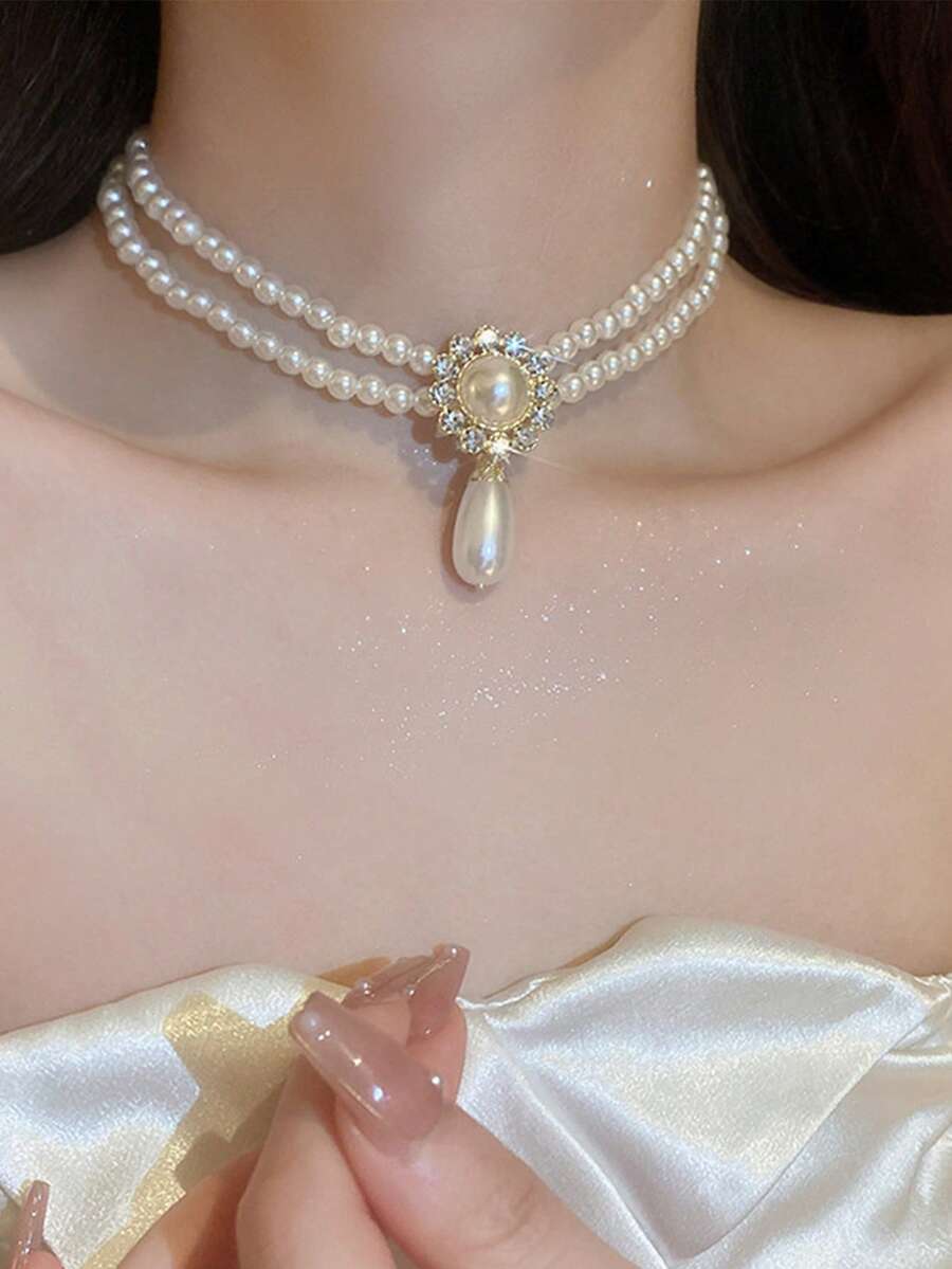 这款洛丽塔风格的复洛克仿珍珠流苏项链用途广泛，适合女士晚宴、舞会、婚礼及各种场合佩戴。它既是理想的装饰配饰，也是一条精美的项链。 - 白色 - 查看 1