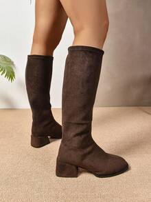 Botas altas elegantes y minimalistas de tacón grueso cómodo con puntera cuadrada en color café y caqui - Café integral - Ver 4