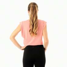 Blusa Deportiva Negra sin Mangas con Hombreras - Rosa coral - Ver 4