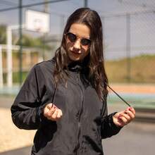 Women's Windbreaker Jacket, Semi-Lined, Water-Resistant, Ultra-Light, Sportswear - màu đen - Xem 2