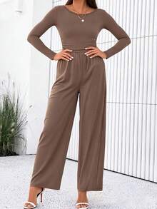 Tuta elegante e casual con scollo a barca, maniche lunghe, vita stretta e gamba dritta, colore unito con volant sul fondo - Castano - Visualizzare 3