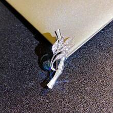 1 Stück hochwertige Bambus-Segment-Brosche für Frauen, elegantes Frühlings- und Sommer-Schal-Pin-Design, Cardigan-Blumen-Pin gegen Entblößung.