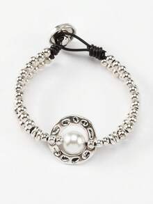 A One-Piece Minimalist And Stylish Street-Style Crocheted Pearl Bracelet Suitable For Everyday Wear By Both Men And Women, Perfect For Parties And As A Birthday Gift.