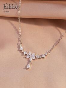 Hihho 1 Dây chuyền hoa, Dây chuyền xương đòn nữ tinh tế và tối giản, Hoa 5 cánh đính đá Zirconia kiểu Pháp/Châu Âu, Mặt dây chuyền hình giọt nước tua rua, Thích hợp đeo hàng ngày, Quà tặng ngày lễ và hẹn hò - Bạc - Xem 5
