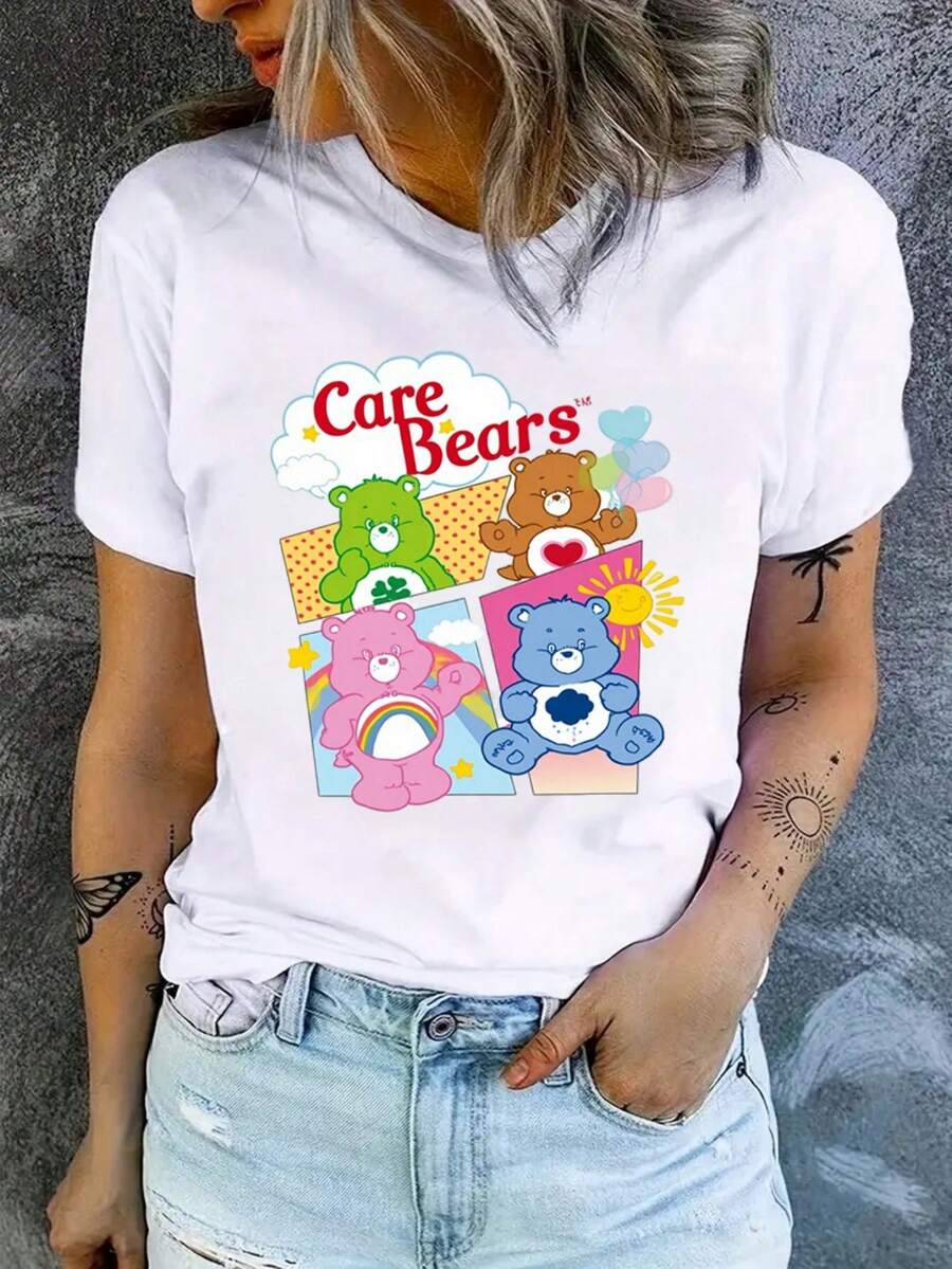 Camisa de Mujer de Algodón 100% Blanco con Estampado de  - Perfecta para Nostálgicos y Amantes de los Personajes Clásicos. Con un peso de 180 gramos, esta camisa es suave y duradera. El diseño con los adorables ositos  te transportará de vuelta a tu infancia. Ideal para días relajados en casa, salidas con amigos a un cine de estreno de cartoons o para eventos temáticos de nostalgia. Si eres fan de los , las camisas con estampados de cartoon o prefieres ropa casual de alta calidad, esta camisa es un must-have en tu guardarropa. No dejes pasar la oportunidad de lucir un estilo adorable y nostálgico. #CareBears #CamisaCasual #EstampadoCartoon #AlgodónPuro,halloween,disfraz halloween mujer,playeras de mujer,blusas para dama casuales,blusas para mujer,blusas,blusas para dama casuales,blusas elegantes dama,tops,Camisetas De Mujer Casual,Camisetas De Mujer Algodón,Camisetas De Mujer Con Estampado Floral,Camisetas De Mujer Blanco,Camisetas De Mujer Negro,Camisetas,playeras navideñas. - Blanco - Ver 1