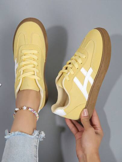 女士春季休闲运动鞋，轻便舒适的鞋子，适合搭配连衣裙和百搭穿着