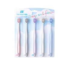 Mała, szeroka, miękka, futrzana szczoteczka do zębów do delikatnego czyszczenia jamy ustnej, niedrogie opakowanie rodzinne, odpowiednia dla dorosłych (wysyłka losowa)