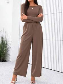 Tuta elegante e casual con scollo a barca, maniche lunghe, vita stretta e gamba dritta, colore unito con volant sul fondo - Castano - Visualizzare 7