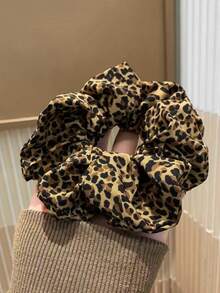 1 Oversized Leoparden-Muster Haargummi - Ein klassischer blauer Tierdruck Haargummi für Frauen mit einem weichen, hakenlosen Band, ein Muss für Reisen und alltägliches Haarzubehör. Gummibänder Haargummis Haargummis Scrunchies Haarseile - Verschiedenfarbig - Übersicht 2