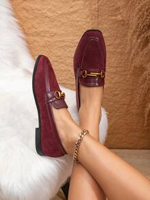 秋冬女士优雅酒红色仿鹿皮绒面乐福鞋，配金属搭扣，学院风校园/办公服饰 - 酒紅色 - 查看 2