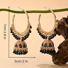 一对复古串珠流苏耳环，传统风格，适合女性日常佩戴、宴会、婚礼、派对等场合，也可作为珠宝礼物。