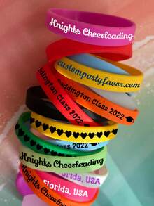 Braccialetti in silicone personalizzati e su misura, in confezione multipla, adatti per eventi scolastici di laurea, regali di laurea, partite sportive, aziendali, spirito sportivo. Braccialetti in gomma personalizzati, per eventi, Natale, sostegno, raccolte fondi, consapevolezza, motivazione, eventi, regali.