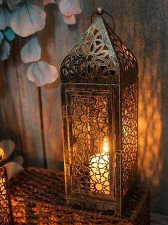 Farol de estilo marroquí de metal, soporte de vela de hierro con relieve hueco, farol de flor tallada hueca chapado en oro vintage, adecuado para el hogar, el patio, el jardín, la villa, Año Nuevo, Halloween, San Valentín, Acción de Gracias, Navidad y otras festividades, se puede usar como decoración de escritorio, decoración navideña, decoración de invierno, regalo de Navidad, adorno navideño