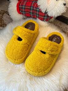 Pantoufles à enfiler chaudes pour femmes, nouvelles sandales à semelle épaisse antidérapante pour l'hiver 2025, talon de 7 cm, fermeture en peluche moelleuse, couleur unie mode polyvalente pour l'extérieur/l'intérieur, style JK mignon, légères et faciles à enfiler, pour femmes enceintes, mules à bout fermé