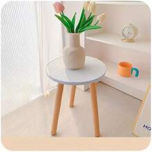 مقعد حديقة محمول أبيض ذو 3 أرجل، مناسب لديكور الفناء