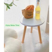 مقعد حديقة محمول أبيض ذو 3 أرجل، مناسب لديكور الفناء