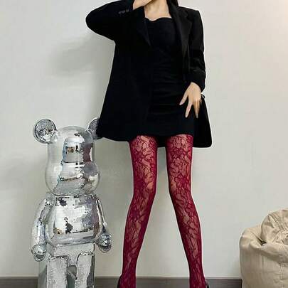 멀티 컬러 네트 레드 팬티 스타킹 레깅스 플라스틱 미끄럼 방지 망사 양말 꽃 패턴 얇은 할로우 아웃 자카드 메쉬 스타킹 스타킹 섹시한 순수한 욕망 스타킹 나이트 클럽 번지 댄싱은 커플 데이트에 적합합니다 모든 드레스는 모델링 사진을 재생합니다.
