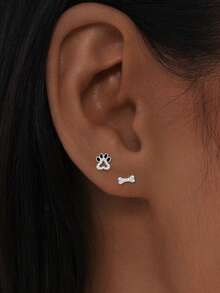1 Pair Of 925 Sterling Silver Minimalist Diamond-Inlaid Dog Paw & Dog Bone Earrings With A Minimalist And Fashionable Style, They Are Suitable For Women's Daily Wear And Also Make An Excellent Gift For Girlfriends, Mothers, And Sisters. - A Pair Of Earrings - View 3