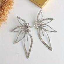 European And American Fashion Exaggerated Full Diamond Blade Flower Stud Earrings Femininity Earrings, Suitable For Daily, Wedding, Party Wear, Suitable For Wives, Daughters, Good Friends As Birthday Gifts, Holiday Gifts - 銀色的 - 查看 3