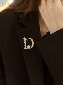 1 Pc Rhinestone Butterfly Faux Pearl Brooch, Elegant Chic Dress Accessory, Suitable For Gifts To Bestie, Girlfriend, Wife, Formal Occasions Dress Accessories Pin For Clothes Bag Charm School Office Accessories Shirts Jacket Jewelry Halloween Clothes Pin Funny Cute Teacher Gifts Costume Accessories Bag Charms Christmas