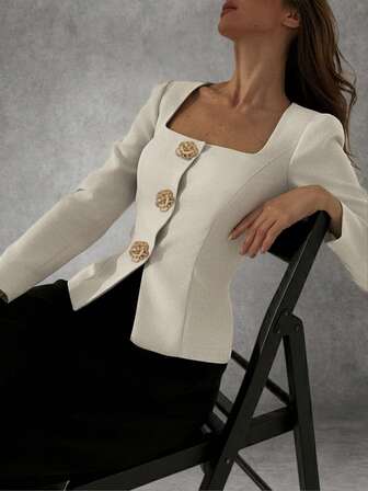 Blusa da donna con scollo quadrato, bottoni anteriori e decorazione a rose